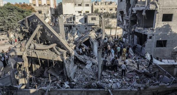 Rumah sakit hingga gedung apartemen rusak karena dibombardir Israel (Foto: Reuters)