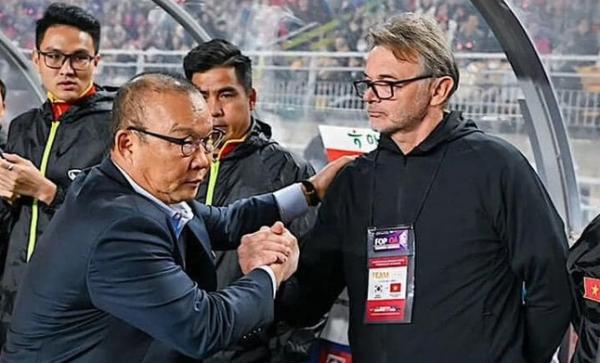 Park Hang-seo Philippe Troussier Pelatih Park Hang-seo menyalami Arsitek Timnas Vietnam Philippe Troussier saat menghadapi Korea Selatan di Suwon, Selasa (17/10/2023). (Foto: Danviet)