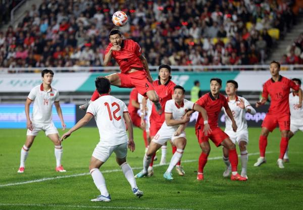 Timnas Vietnam lagi-lagi menelan kekalahan di laga uji coba FIFA Matchday 2023. Teranyar, Vietnam dibantai Korea Selatan 0-6. (fotoL REUTERS)