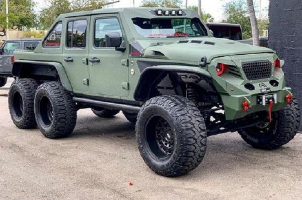 Jeep Wrangler Unlimited Custom 6x6