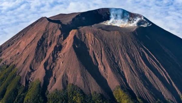 Kronologi Pendaki Remaja Jatuh ke Kawah Gunung Slamet, Terpeleset saat Selfie