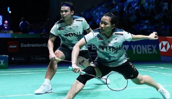 Ganda campuran Indonesia, Rinov Rivaldy/Pitha Haningtyas Mentari dikalahkan duo andalan Thailand Dechapol Puavanukroh/Sapsiree Taerattanachai  (Foto: PBSI)