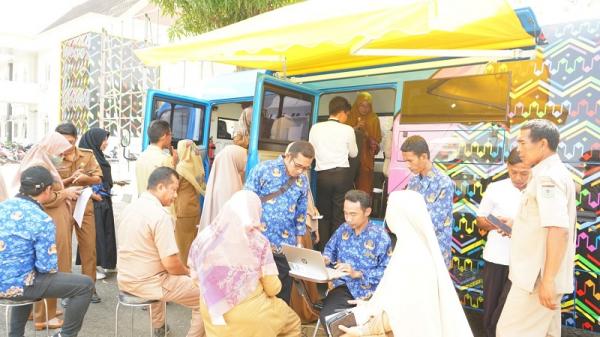 Pemkot Bima Layanan Publik IVL Pemkot Bima mewujudkan pelayanan publik yang berkualitas dan terpercaya, serta meningkatkan keterpaduan dan efisiensi penyelenggaraan informasi berbasis digital. (Foto: dok. Pemkot Bima)