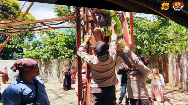 Heboh Nenek-Nenek Panjat Tower Setinggi 72 Meter 2 Heboh Nenek-Nenek Panjat Tower Setinggi 72 Meter di Aceh Timur, Butuh 7 Jam Evakuasi (foto: dok Polres Aceh Timur)