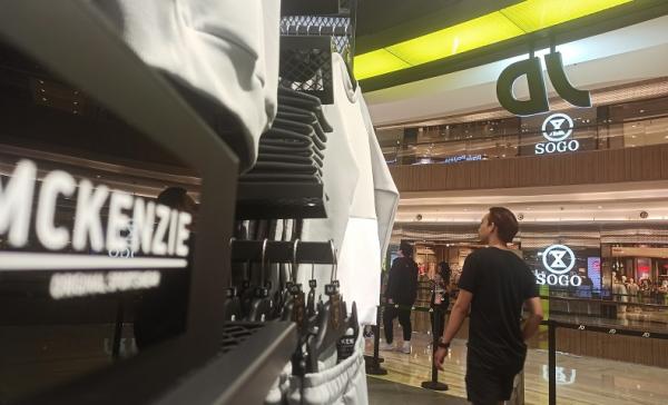 Gerai JD Sport di Pakuwon Mall Surabaya. (iNews.id/Ihya Ulumuddin).