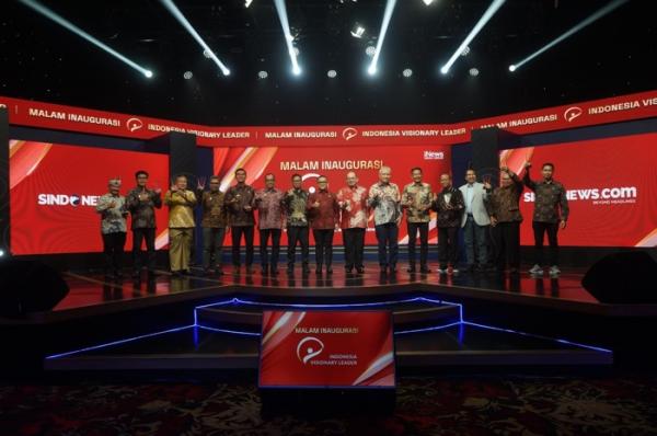 penerima penghargaan IVL 2023 berfoto bersama Sesi foto bersama para penerima penghargaan IVL 2023. (Foto: iNews Media Group/Aldhi Chandra Setiawan)