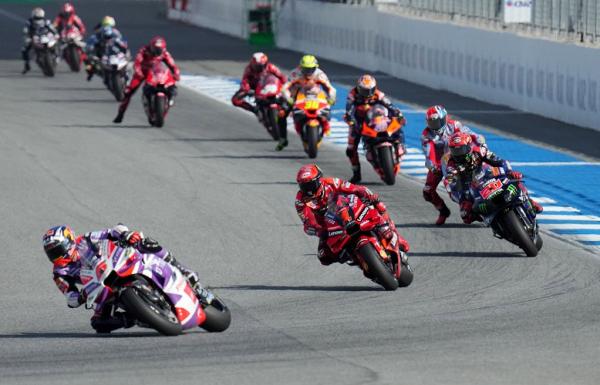 MotoGP Thailand 2023 Sprint Race MotoGP Thailand 2023 di Sirkuit Chang International, Buriram, Sabtu (28/10/2023) berlangsung sengit. (Foto: REUTERS)