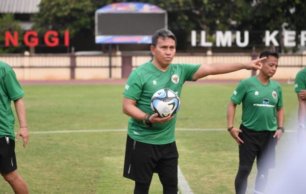 Pelatih Timnas Indonesia U-17 Bima Sakti terus membenahi kekurangan armadanya jelang Piala Dunia U-17 2023. (Foto: PSSI)