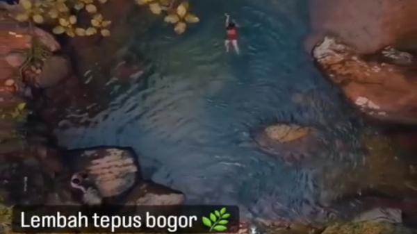 LEMBAH TEPUS BOGOR Pengunjung berenang di Lembah Tepus Bogor. (FOTO: istimewa/INSTAGRAM)