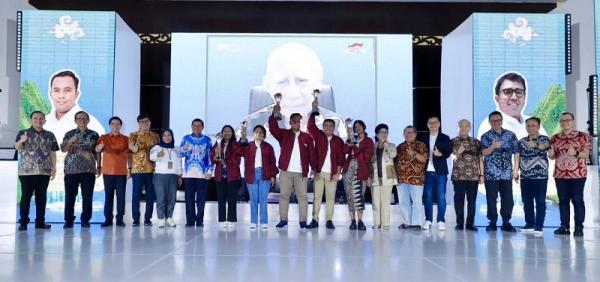 14th SATU Indonesia Awards 2023 Foto bersama para penerima apresiasi 14th SATU Indonesia Awards 2023. (Foto: dok Astra)