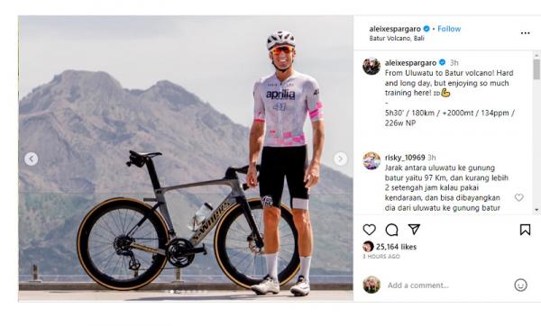 Pembalap Aprilia Racing, Aleix Espargaro membagikan keseruannya bersepeda dari Uluwatu ke Gunung Batur, Bali. (Foto: Instagram @aleixespargaro)