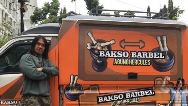 Artis jualan bakso. (Foto: instagram)
