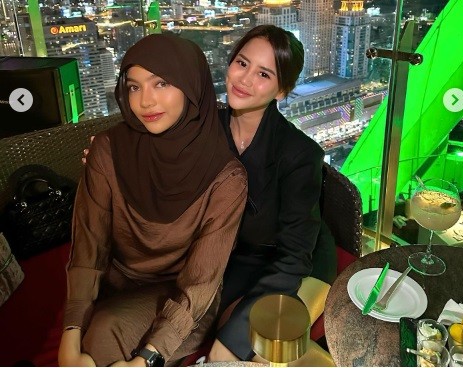 Oklin Fia1 Potret selebgram Oklin Fia makin santun. (foto: instagram)
