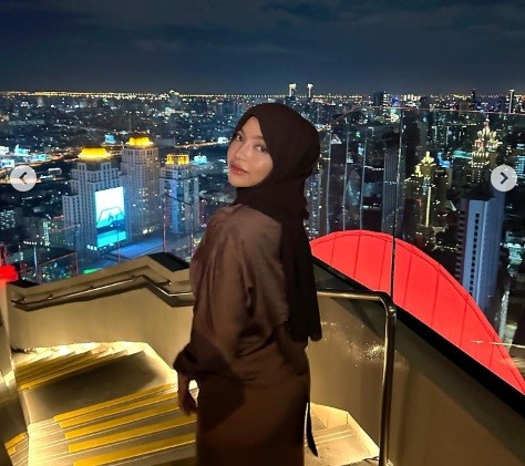 Oklin Fia2 Potret selebgram Oklin Fia makin santun. (foto: instagram)