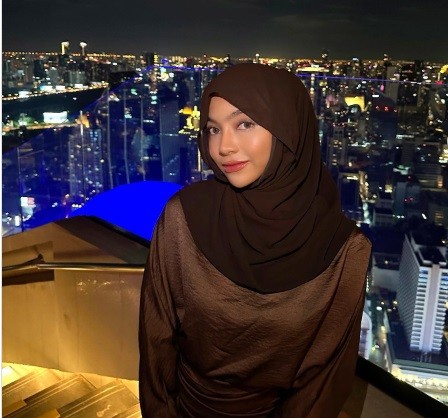 Oklin Fia Santun Potret selebgram Oklin Fia makin santun. (foto: instagram)