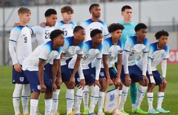 Timnas Inggris U-17 mendarat di Jakarta, Jumat (3/11/2023). Satu pemain The Three Lions jadi sorotan yakni Ethan Nwaneri. (Foto: Instagram/ethan_nwaneri)