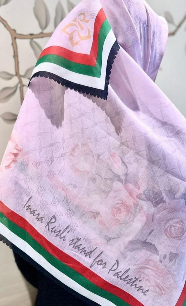 Screenshot 20231107 151646 Instagram Potret Inara Rusli pakai hijab bermotif bendera Palestina.