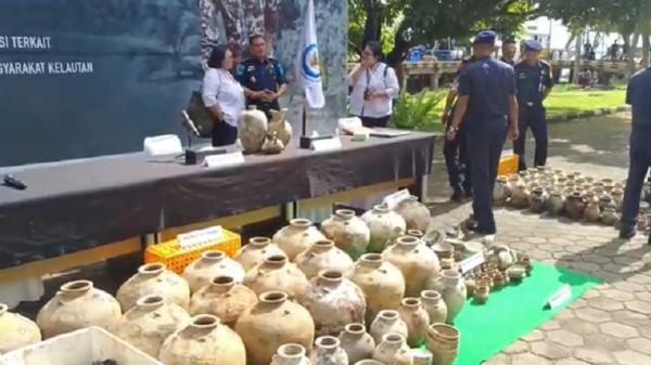Harta karun di Kalbar PSDKP Kementerian Kelautan dan Perikanan, menggelar konferensi pers hasil penangkapan pencurian harta karun di peraian Kalbar. (Foto: Uun Yuniar).