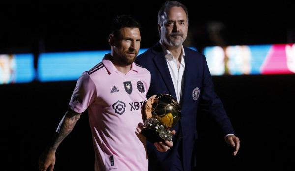 Lionel Messi Lionel Messi, merayakan Ballon dOr 2023 bersama dengan fans klubnya, Inter Miami, pada Sabtu (11/11/2023) pagi WIB di Stadion DRV-PNK. (Foto: REUTERS)