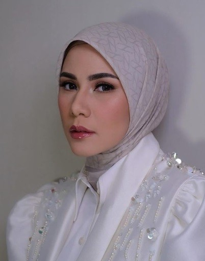 Potret artis keturunan Dayak yang mencuri perhatian. (foto: instagram)