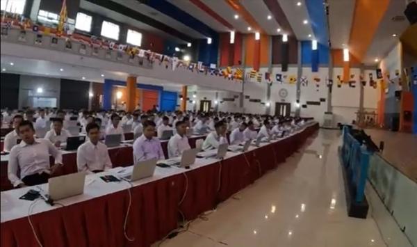 CPNS Kemenkumham Ribuan peserta mengikuti SKD CPNS di Surabaya. (Yudha Prawira).