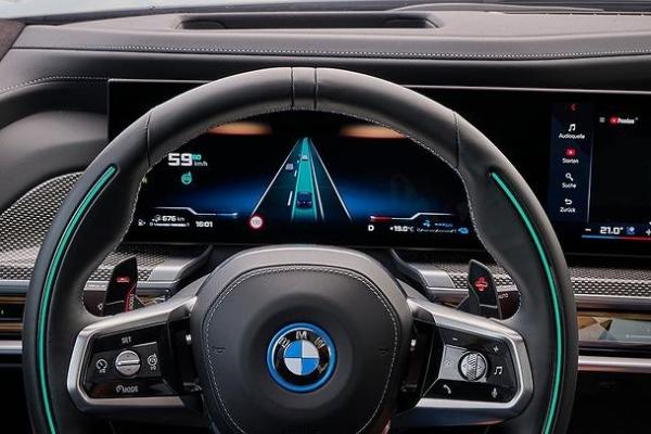 BMW Seri 7 1