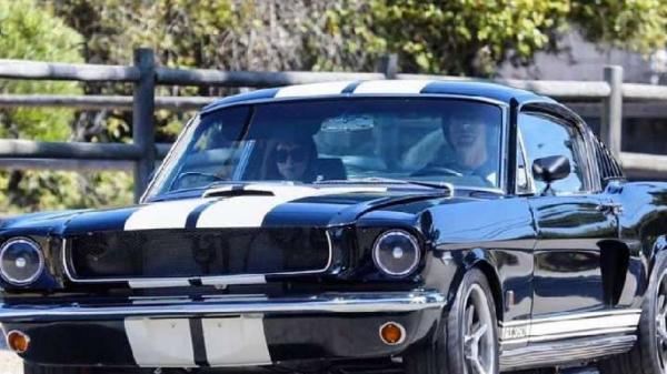 Mobil Chris Martin
