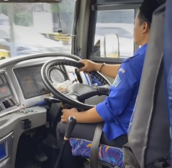 Sopir Bus Zikir 1