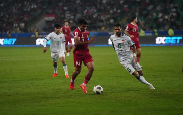Kapten Timnas Indonesia, Asnawi Mangkualam (14) beraksi saat menghadapi Irak pada pada matchday 1 putaran kedua Kualifikasi Piala Dunia 2026 zona Asia, Kamis (16/11/2023) malam. (Foto: PSSI)