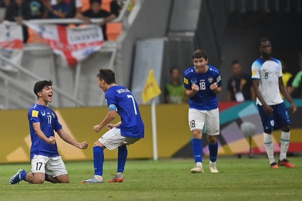 Ant Uzbekistan Vs Inggris 2