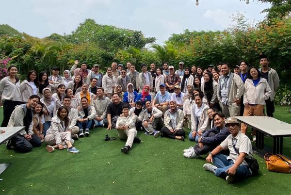 Peserta Workshop Lingkungan Astra 2023 bersama jurnalis media massa nasional serta content creators usai kegiatan. (Foto: dok Astra)