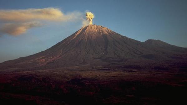 Gunung Semeru di Kabupaten Malang dan Lumajang, Jawa Timur. (FOTO: iSTIMEWA
