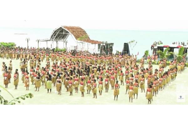 Pembukaan STC 2023 dimeriahkan tarian kolosal oleh 1200 penari, aksi para penerjun TNI-Polri, sailing pass Kapal TNI Angkatan Laut, kapal SAR, hingga 1.000 perahu nelayan. (Foto: dok. YouTube BKPM)