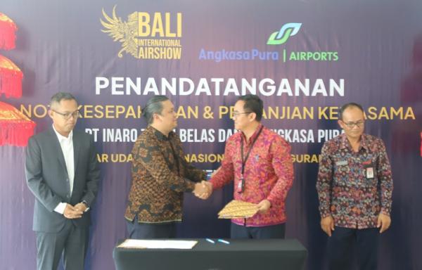 Angkasa Pura I General Manager Bandar Udara I Gusti Ngurah Rai Handy Heryudhitiawan dan Presiden Direktur PT Inaro Tujuh Belas Andy Wismarsyah. (Foto: dok AP1)