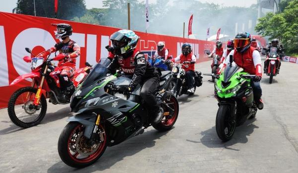 Pembalap HRC Riding 12