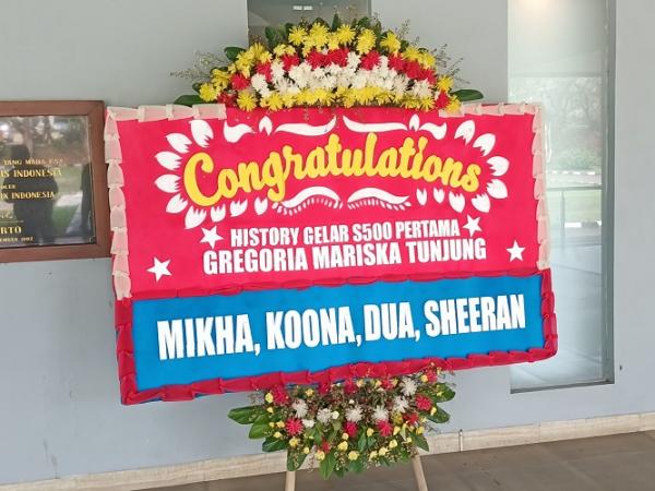 Karangan bunga untuk Gregoria Mariska Tunjung Karangan bunga untuk Gregoria Mariska Tunjung yang dikirim oleh Mikha Angelo ke Pelatnas Cipayung. (Foto: MPI/Bagas Abdiel)
