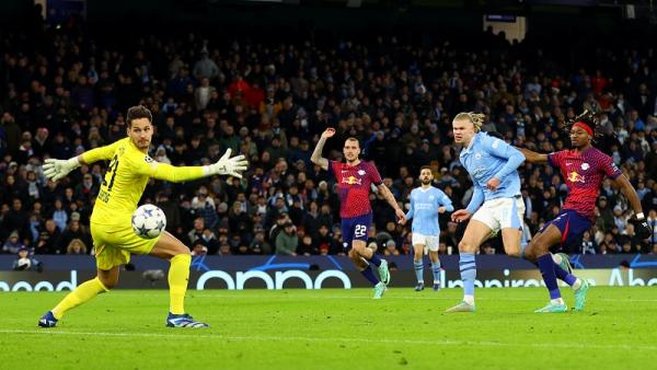 Striker Manchester City Erling Haaland Striker Manchester City Erling Haaland mencetak gol ke gawang RB Leipzig pada lanjutan Grup G Liga Champions 2023-2024 di Etihad Stadium, Rabu (29/11/2023) dini hari WIB. (Foto: REUTERS)