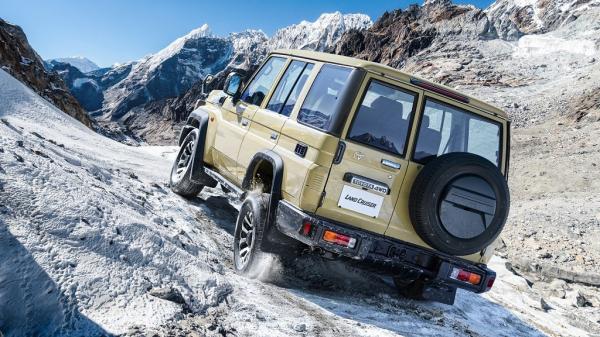Toyota Land Cruiser 2