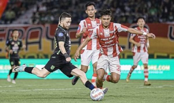 Persebaya Surabaya ditahan Persis Solo 1-1 pada lanjutan Liga 1 di Stadion Gelora Bung Tomo, Rabu (13/12/2023) malam WIB. (Foto: Persebaya)