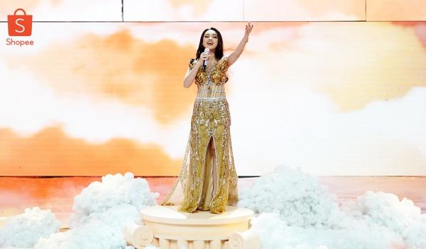 Shopee-Lyodra Lyodra menyanyikan lagu hits-nya ‘Sang Dewi’, penampilan Lyodra membuat kagum dan banjir pujian dari para penonton. (Foto: Istimewa)
