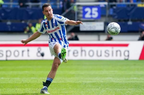 Pemain keturunan, Thom Haye, jadi pemain inti di Heerenveen. (Foto: feanonline)