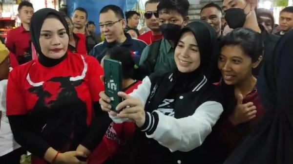 Atikoh Ganjar dan Boyke Novrizon Siti Atikoh mengawali karier sebagai PNS. (Foto: Istimewa)