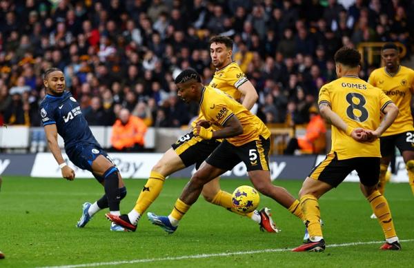 Wolverhampton Wanderers FC menang 2-1 atas Chelsea dalam lanjutan Liga Inggris 2023-2024. (foto: REUTERS)