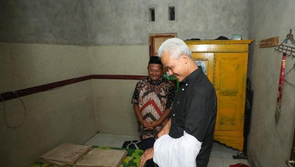 Ganjar Pranowo mendatangi rumah warga di Kadipuro (Foto: Ist)