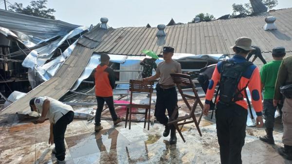 BNPB: 102 Rumah di Kabupaten Bandung Rusak akibat Angin Kencang dan Banjir Bandang