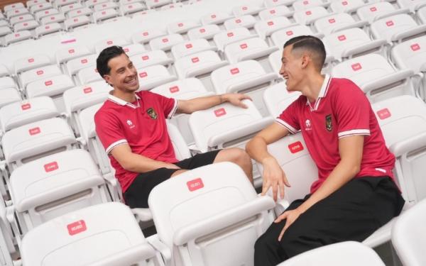 Jay Idzes Thom Haye Dua calon pemain naturalisasi Jay Idzes dan Thom Haye, tersihir kemegahan Stadion Utama Gelora Bung Karno (SUGBK). (Foto: PSSI)