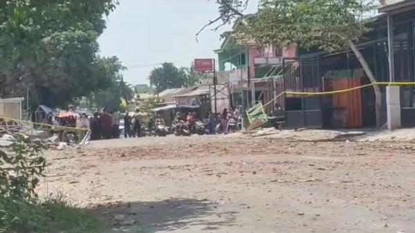 Ledakan dahsyat Bangkalan Bangunan di Bangkalan, Jawa Timur hancur akibat ledakan besar, Jumat (29/12/2023). (Foto: Taufik Syahrawi).