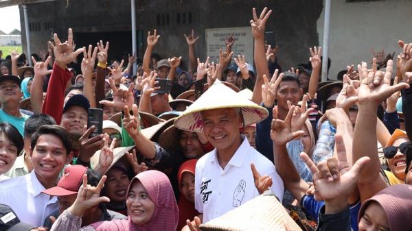 Capres Ganjar IST Ganjar-Mahfud berkomitmen melindungi kelompok miskin melalui sejumlah program yang diusung. (Foto: Istimewa).