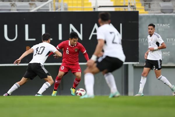 Witan Sulaeman Timnas Indonesia Witan Sulaeman (8) memainkan peran baru sebagai bek kanan saat Timnas Indonesia melawan Libya pada uji coba di Turki, Selasa (2/1/2024). (Foto: PSSI)