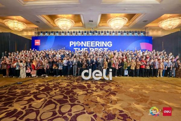 Foto bersama seluruh mitra dan partner dealer beserta BOD pada acara Partner Conference Deli Indonesia. (Foto: dok. Deli Indonesia)